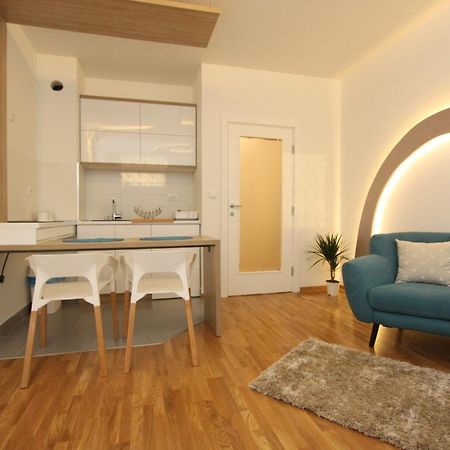 Riviera New Belgrade Apartment, Parking 5 Eur Per Day Exterior foto