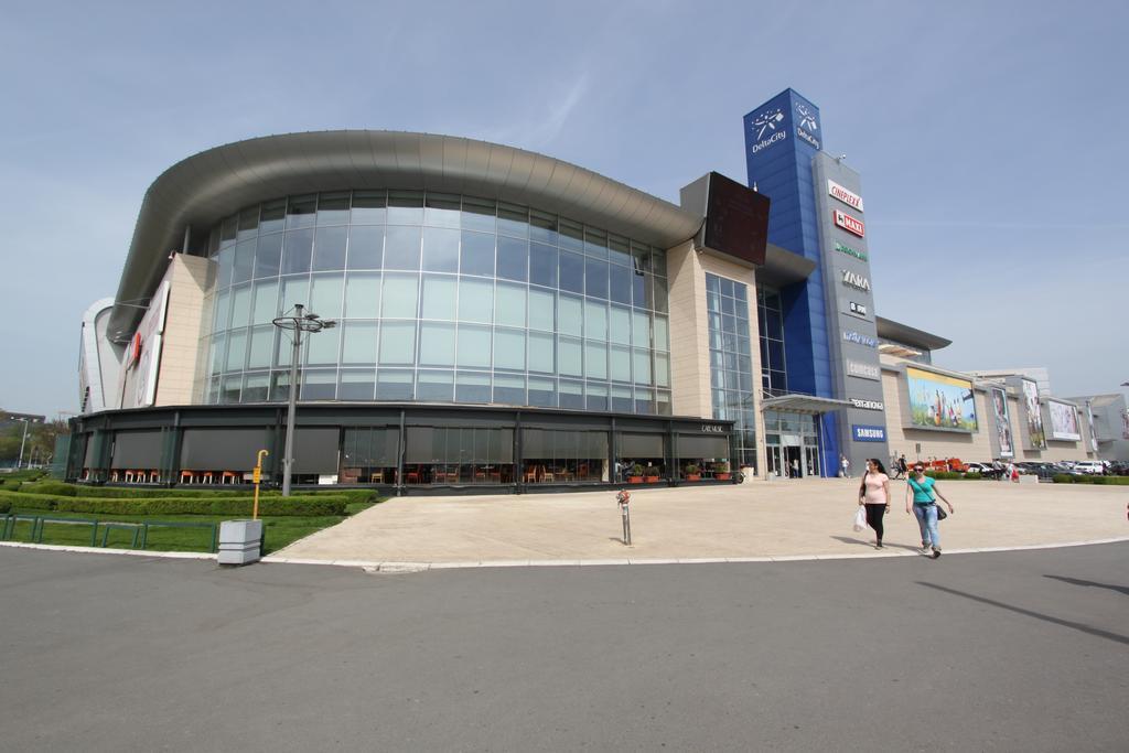 Riviera New Belgrade Apartment, Parking 5 Eur Per Day Exterior foto